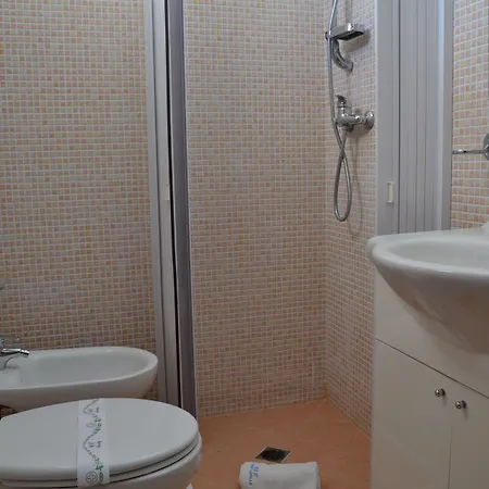 לינה וארוחת בוקר Il Molo טורה לפילו