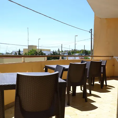 לינה וארוחת בוקר Il Molo טורה לפילו