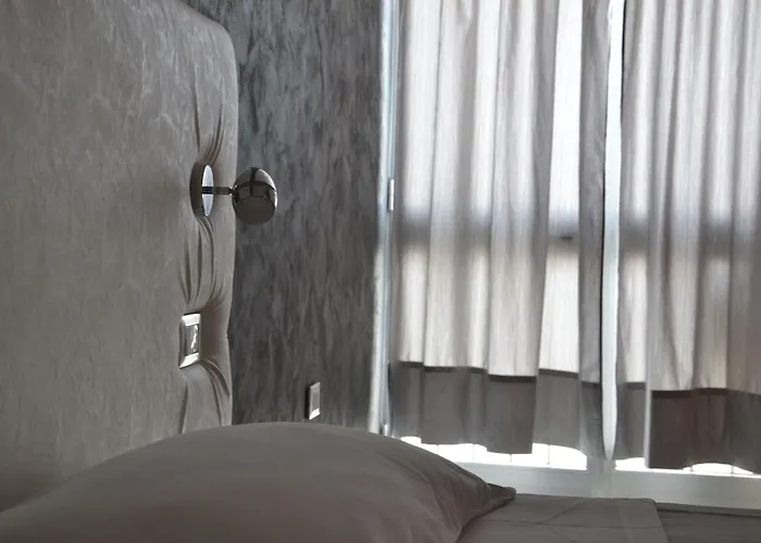 לינה וארוחת בוקר Il Molo טורה לפילו